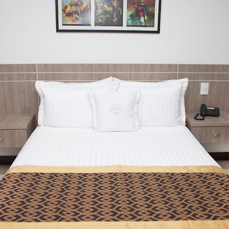 Hotel Cinco มอนเตริอา ภายนอก รูปภาพ