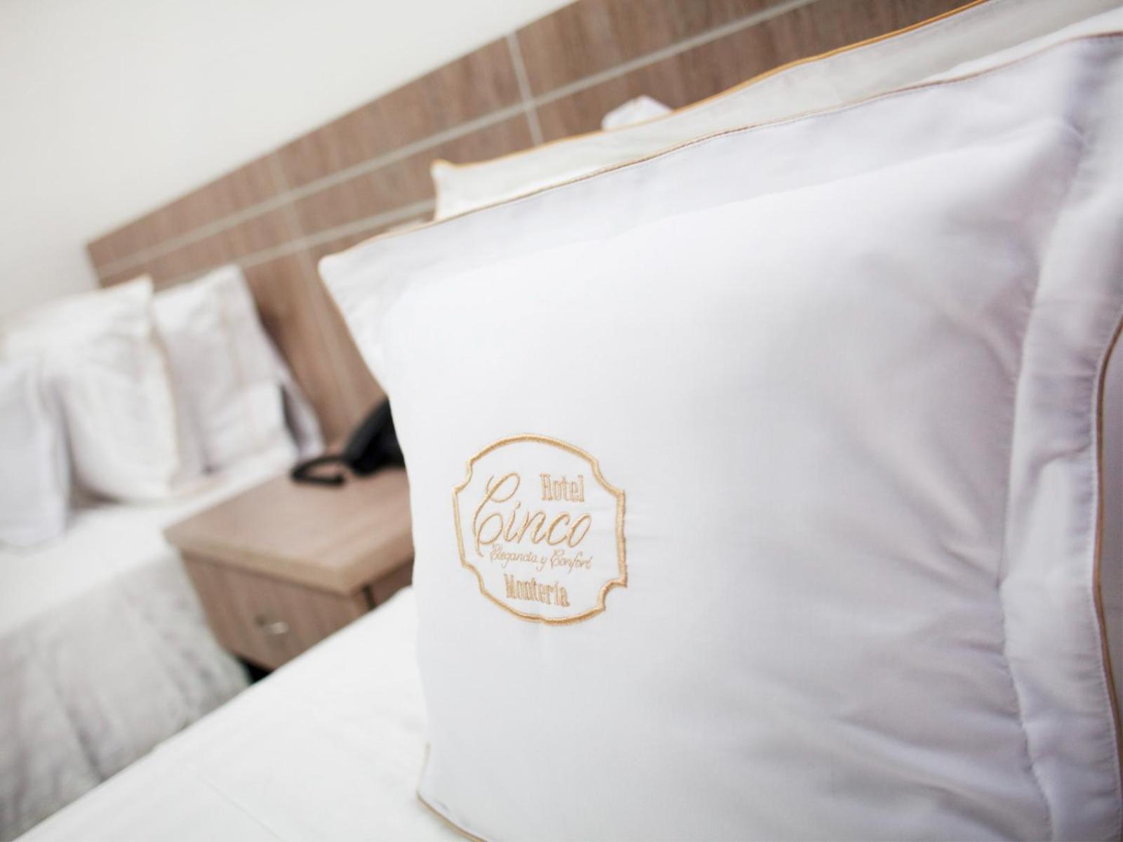 Hotel Cinco มอนเตริอา ภายนอก รูปภาพ