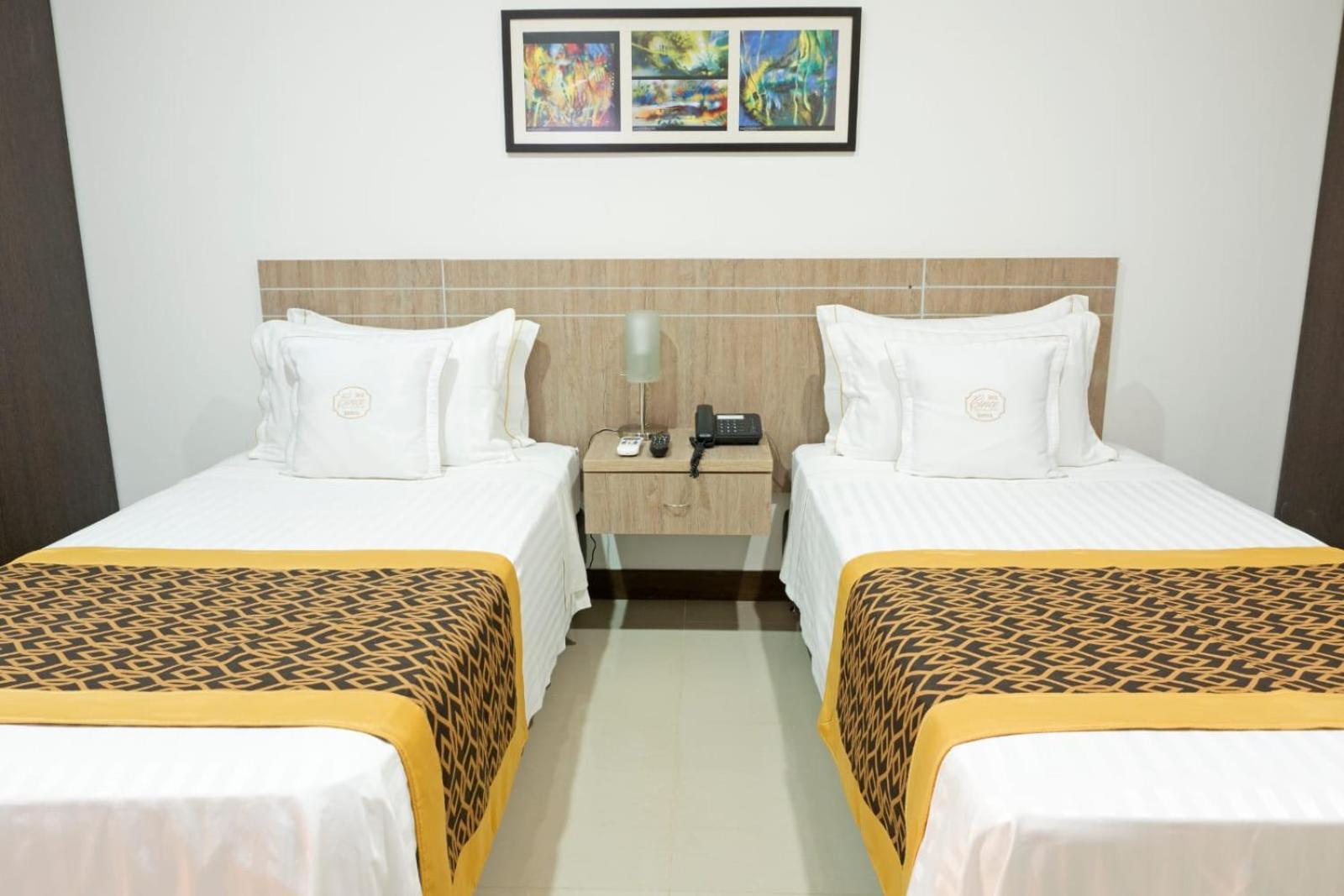 Hotel Cinco มอนเตริอา ภายนอก รูปภาพ