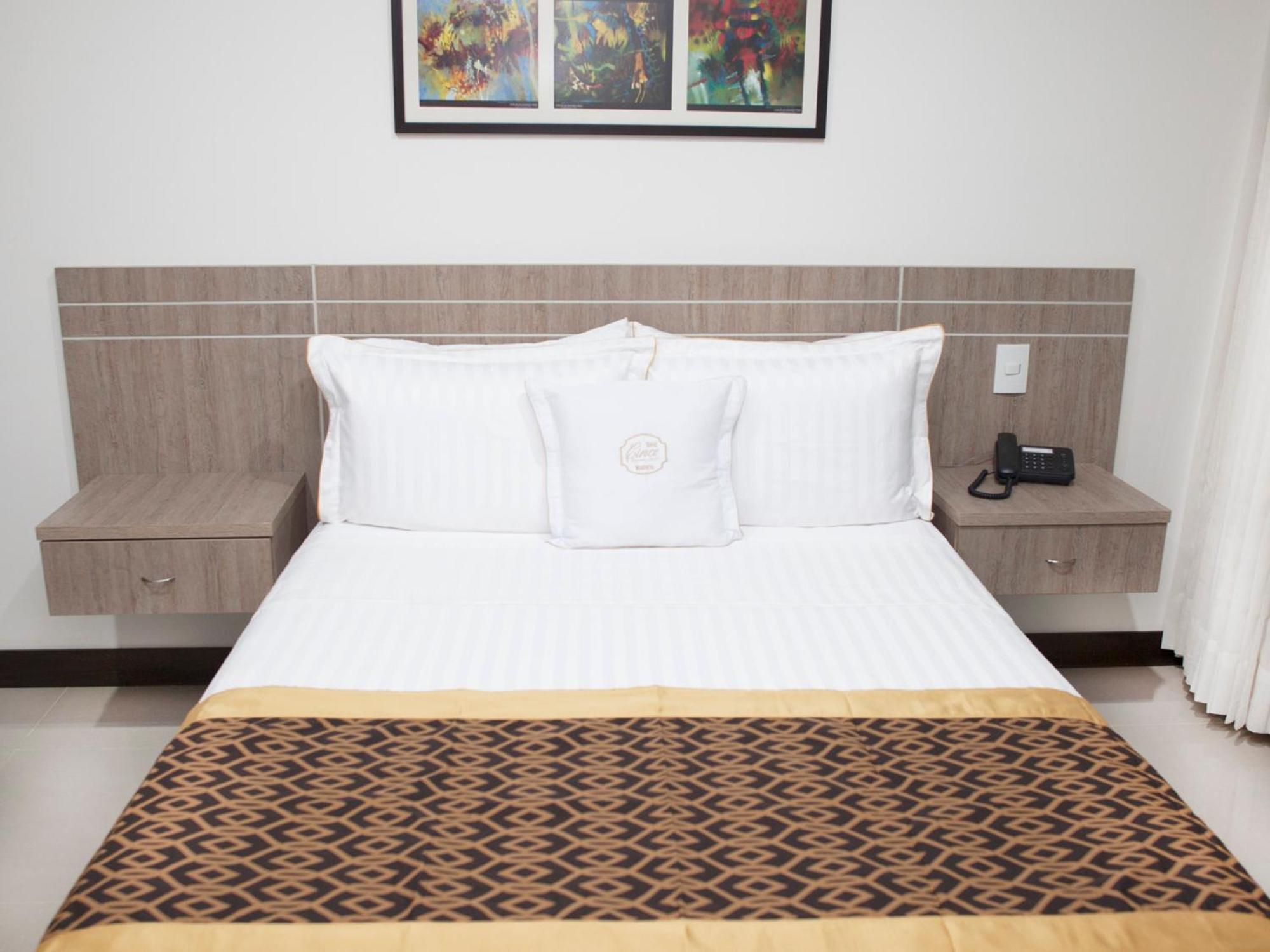 Hotel Cinco มอนเตริอา ภายนอก รูปภาพ