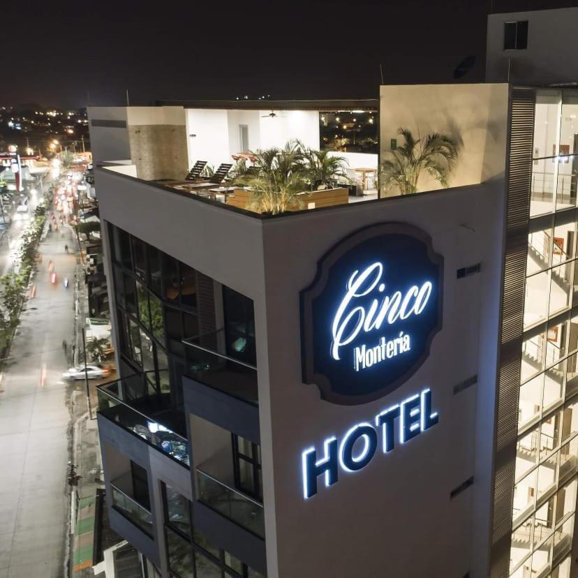 Hotel Cinco มอนเตริอา ภายนอก รูปภาพ